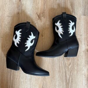 Soda Black and White Heeled Western Boots Sz. 11